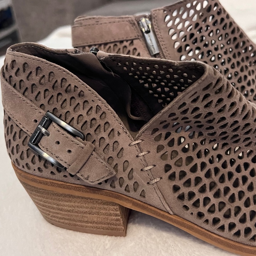Vince Camuto phandra pointed laser cut booties Y2K summer festival cottagecore - Picture 7 of 15